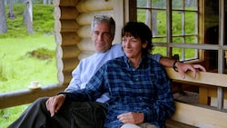 Ghislaine Maxwell wurde wegen Beihilfe zum sexuellen ‌Missbrauch an minderjährigen Mädchen durch ...