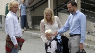 Marius‘ Vater Morten Borg, Kronprinzessin Mette-Marit, Marius und Kronprinz Haakon begleiteten ...