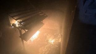 Der 51-Jährige hatte Gebetsbücher in die brennenden Kerzen geworfen und den Ständer anschließend ...