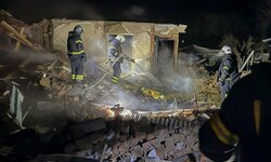 Die Feuerwehr versucht ihr Möglichstes, um die Brände in Charkiw so rasch wie möglich zu ...