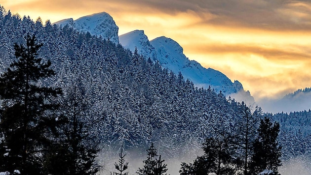 Selbst für erfahrene Skifahrer ist derzeit laut Bergrettung schwer zu erkennen, wo es abseits ...