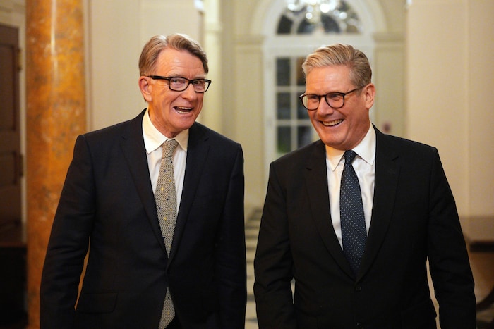 Starmer (rechts) hatte Mandelson (links) 2024 zum britischen Botschafter in den USA ernannt, ihn ...