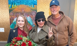 Jacqueline Lugner mit Fran Drescher und deren Ex-Mann Peter Marc Jacobson