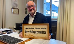 Klaus Glanznig in seinem Büro im Gemeindeamt – einst wohnte seine Familie hier.