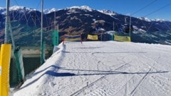 Der Skifahrer durchbrach das Netz und stürzte in die Tiefe.