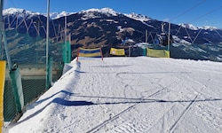 Der Skifahrer durchbrach das Netz und stürzte in die Tiefe.