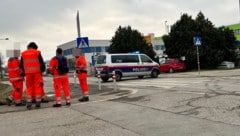 Großaufgebot der Einsatzkräfte in Wien-Liesing. Angaben zum radioaktiven Objekt machen die ...