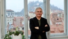 Zimmer mit (aktuell trüber) Aussicht: Werner Prutsch in seinem Büro mit Blick auf den Schloßberg