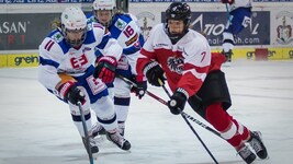 Theresa Schafzahl (r.), die Nummer 7 in Österreichs Team, brennt auf die erste ...