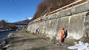 An der Stützmauer wird schon gearbeitet.