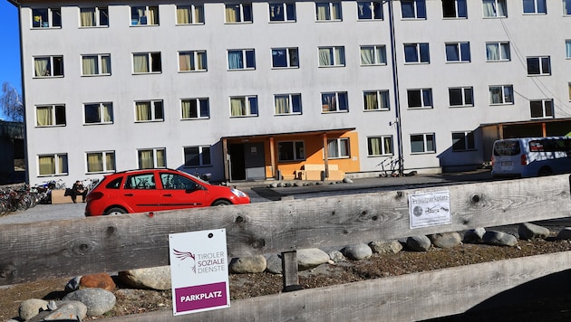 Die Flüchtlingsunterkunft Grassmayrstraße in Innsbruck: eine von tirolweit 50 Einrichtungen der ...