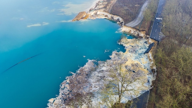 In Coesfeld ist eine Kreisstraße auf rund 80 Metern eingebrochen.