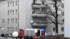 20 Bewohner eines Gemeindebaus wurden nach einer Explosion in einer Wohnung evakuiert – eine ...