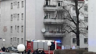 20 Bewohner eines Gemeindebaus wurden nach einer Explosion in einer Wohnung evakuiert – eine ...