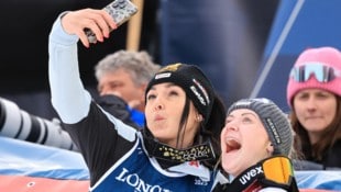 Bei der WM posierten Stephie Venier und Kathi Truppe gemeinsam.