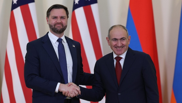 Von links: US-Vizepräsident JD Cance und Armeniens Ministerpräsident Nikol Paschinjan
