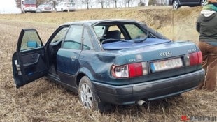 Das Auto wurde schwer beschädigt. 