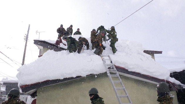 In mehreren Regionen kämpft Japan mit Schneemassen.