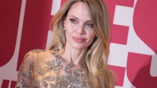 Hollywood-Schauspielerin Angelina Jolie (50) bei der Premiere des Films „Couture“