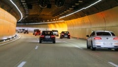 Mitten im Lieferinger Tunnel wendete der Mann sein Fahrzeug. (Symbolbild)