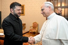 Wolodymyr Selenskyj und Papst Leo XIV. bei einem Treffen Anfang Dezember