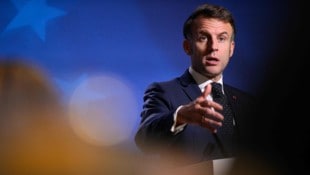 Frankreichs Präsident Emmanuel Macron (l.): „Donald Trump zeigt sich zwar respektvoll und ...