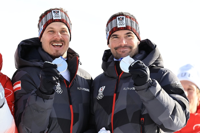 Manuel Feller (li.) und Vincent Kriechmayr sorgten bislang für die einzige Medaille bei den ...
