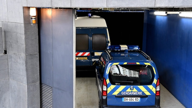 Ein 79 Jahre alter Mann soll über Jahrzehnte hinweg insgesamt 89 Jugendliche missbraucht haben. ...