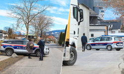 Die Polizei richtete in der Region Straßensperren ein.