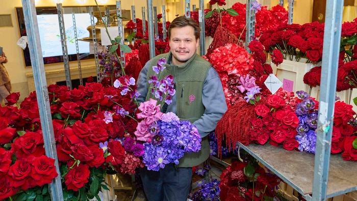 Die Farben der Blumen sind ganz im Stile der Staatsoper gewählt.