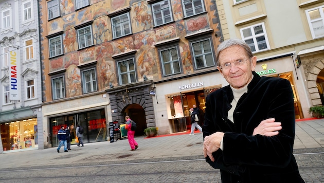 Hans Schullin baut im ehmaligen Herzogshof aus und vergrößert sein Geschäft.