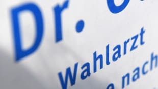 Überlange Wartezeiten: Der teure Gang zum Wahlarzt wird immer interessanter!