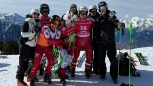 Paraski-Fahrer Markus Salcher (3. v. re.) fuhr am Montag sein letztes Weltcuprennen.