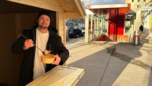 Wie hier in Wien baut Mario Orth seinen Foodtruck auch in Klagenfurt auf, ab Donnerstag gibt es ...