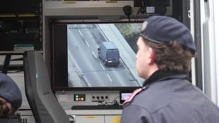 Live-Überwachung des Verkehrs aus der Luft mittels eigener Drohnen.