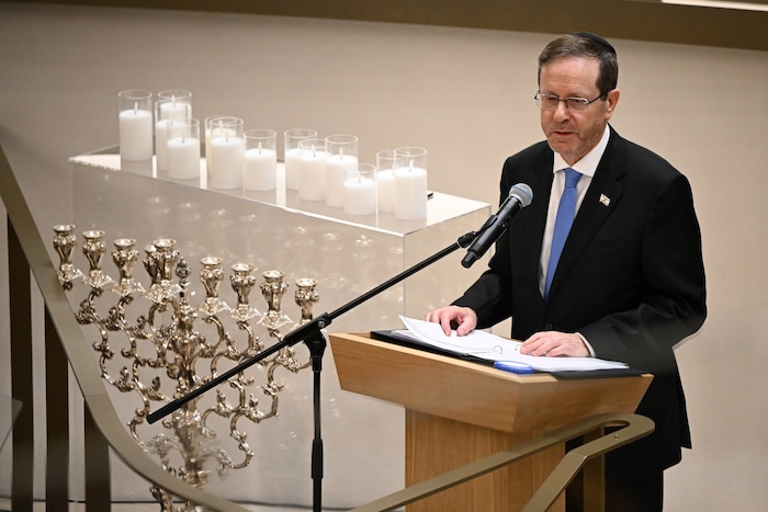 Israels Präsident Isaac Herzog gedenkt der Toten von Bondi Beach.