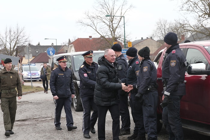 Minister Karner besuchte den Schwerpunkt-Einsatzort der „Operation Fox“.