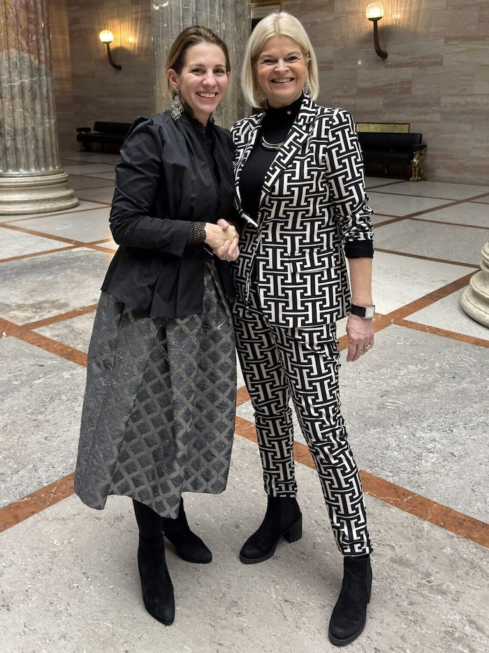 Bürgermeisterin Carmen Jeitler-Cincelli (li.) mit Verteidigungsministerin Klaudia Tanner.