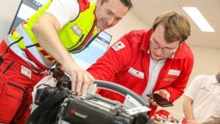 Alexander Franz (links im Bild) ist Salzburgs erster Telenotarzt.