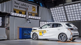 Beim Frontalcrashtest mit dem MG 3 waren die Crashfolgen an den Insassen mit geringerem Tempo ...