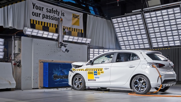 Beim Frontalcrashtest mit dem MG 3 waren die Crashfolgen an den Insassen mit geringerem Tempo ...