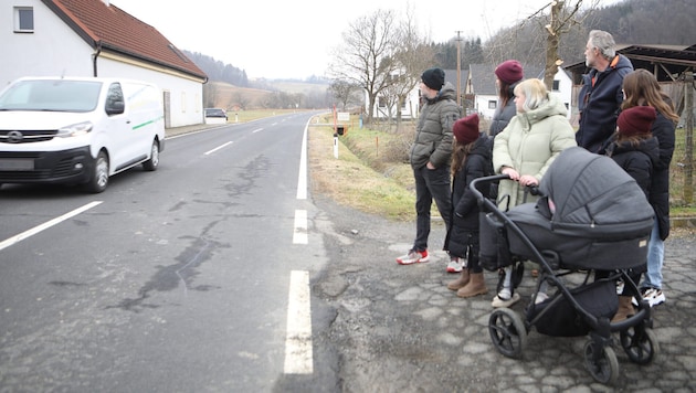 Anrainer sind erleichtert. Für Autofahrer heißt es auf der Kalcher Straße künftig: Tempo 70 und ...