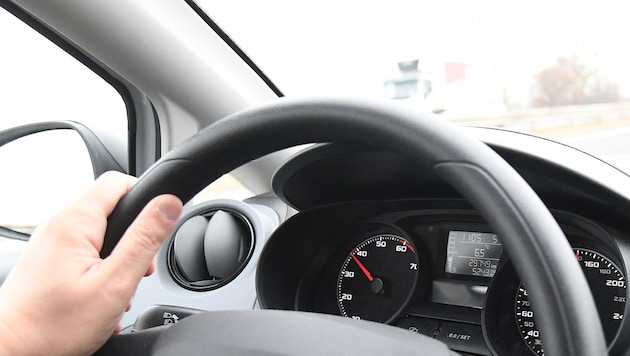 Die Heimkinder mussten Pausen machen, weil das Lenkrad für ihre Größe zu hoch war.