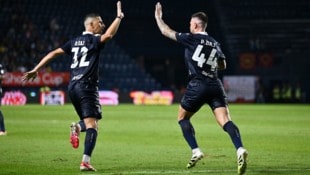 Robert und Peter Zulj spielen erstmals gemeinsam bei einem Klub. Mit Burinam United führen sie ...