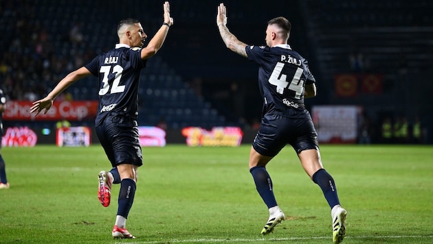 Robert und Peter Zulj spielen erstmals gemeinsam bei einem Klub. Mit Burinam United führen sie ...