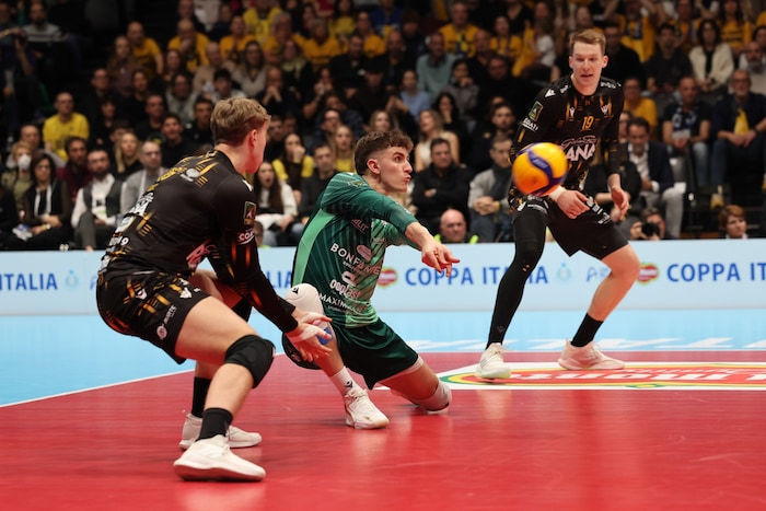 Lukas Glatz (li.) kommt mit dem italienischen Topklub Verona für ein Turnier in seine Heimat.