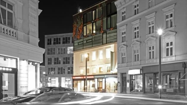 Die kleine Lichtquelle im sechsten Stock des Eckhauses scheint offenbar Nachbarn und Magistrat ...