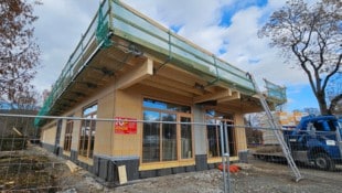 Die ersten Neubauten auf der Campinganlage in Strandbad entstehen.