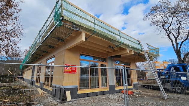 Die ersten Neubauten auf der Campinganlage in Strandbad entstehen.
