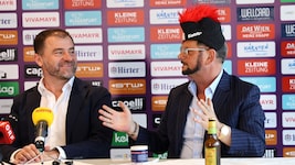 Austria-Gesellschafter Zeljko Karajica mit Neo-Sponsor Helmut Kaltenegger bei der kuriosen ...